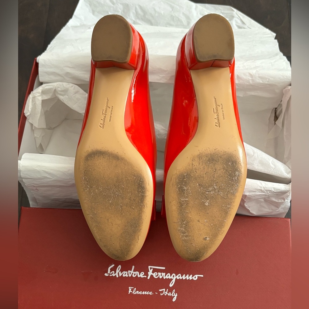 Salvatore Ferragamo Red Patent Vara Bow Flats with Gold Plaque - Picture 7 of 11